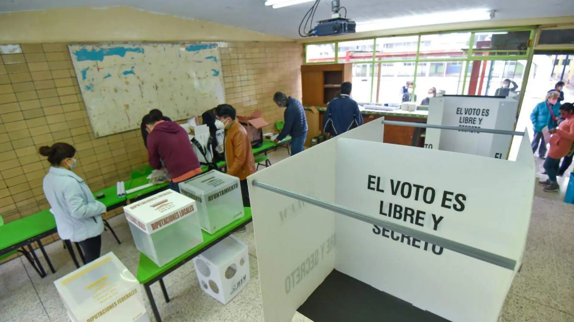 Casilla electoral en escuela